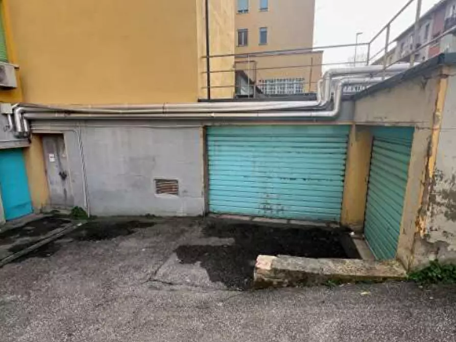 Immagine 3 di Garage in vendita  in via Sardegna a Bologna