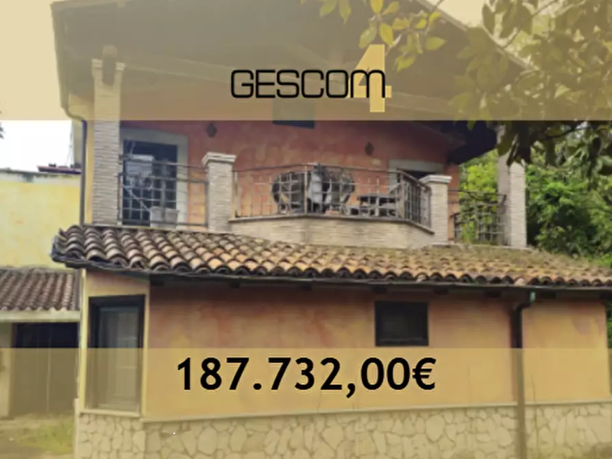 Immagine 1 di Casa indipendente in vendita  in Via Mastruccia a Frosinone