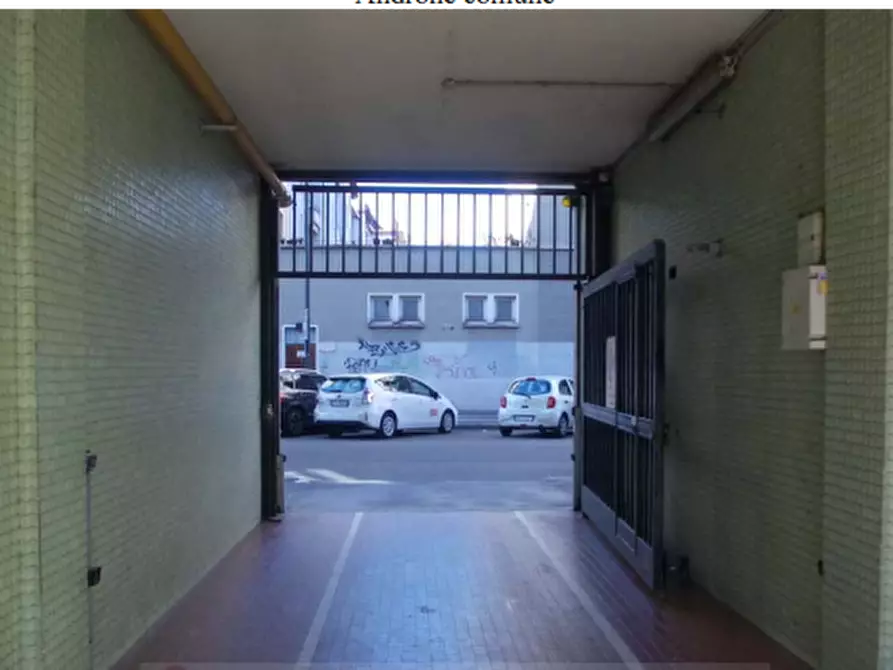 Immagine 13 di Negozio in vendita  in Via Neera a Milano