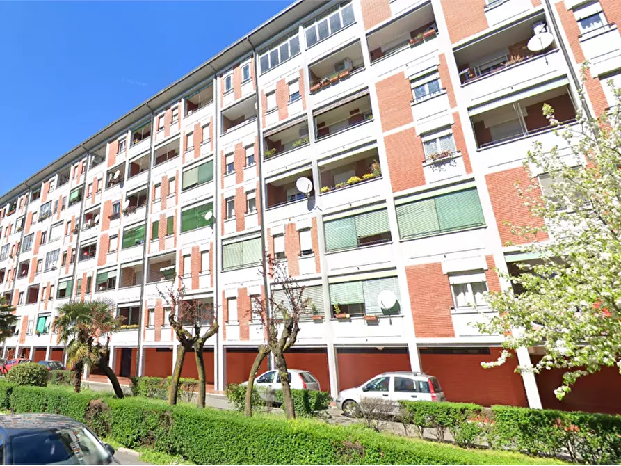 Immagine 8 di Appartamento in vendita  in Via Longarone a Milano