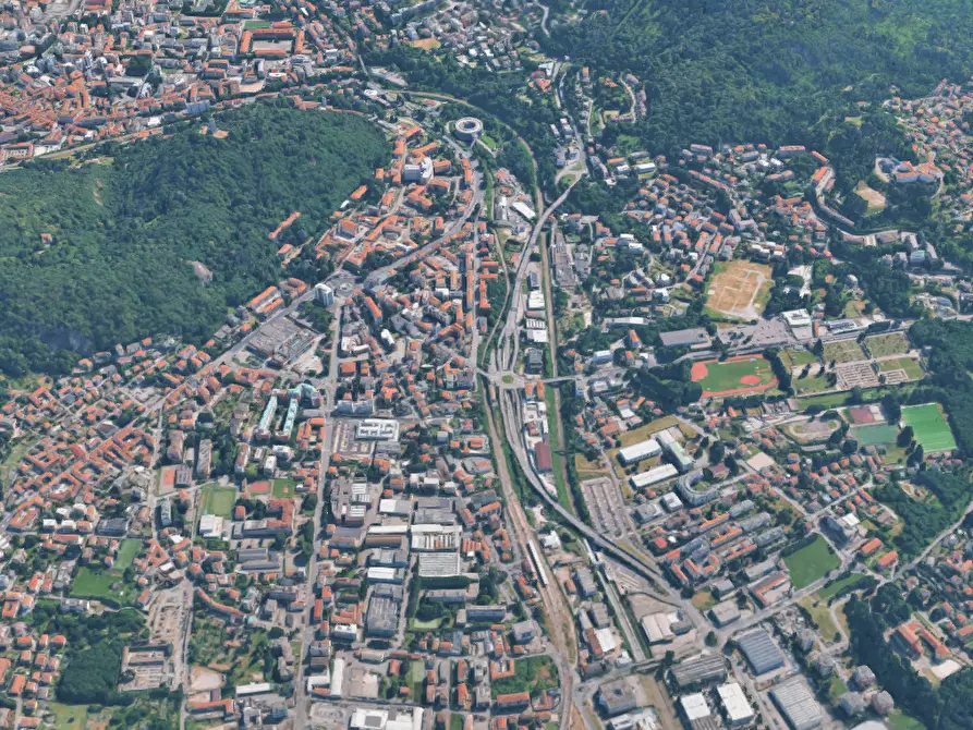 Immagine 10 di Appartamento in vendita  in Via Canturina a Como