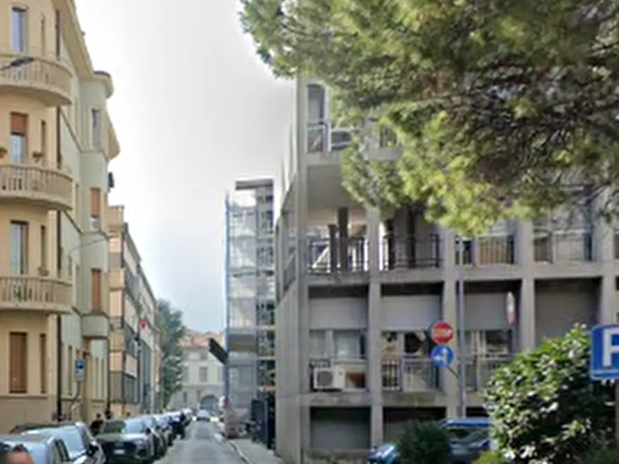 Immagine 10 di Appartamento in vendita  in Via dei Partigiani a Como