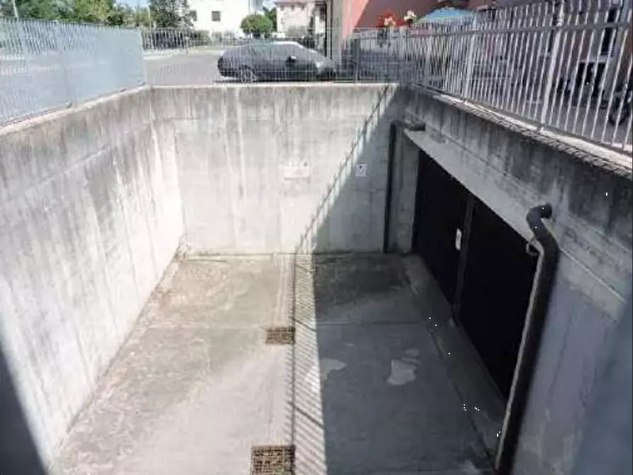 Immagine 2 di Garage in vendita  in Piazza A. De Gasperi a San Giovanni Lupatoto