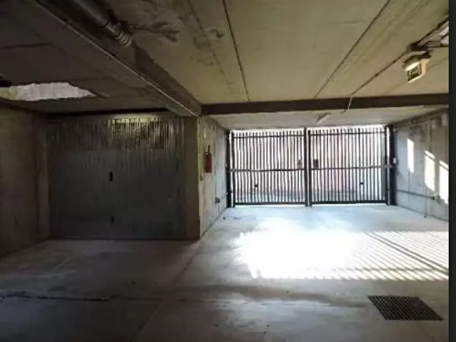Immagine 3 di Garage in vendita  in Piazza A. De Gasperi a San Giovanni Lupatoto