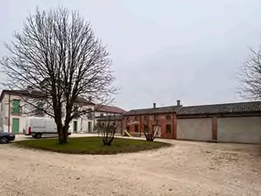Immagine 3 di Stabile in vendita  in Via Crosare di Sotto a Pressana