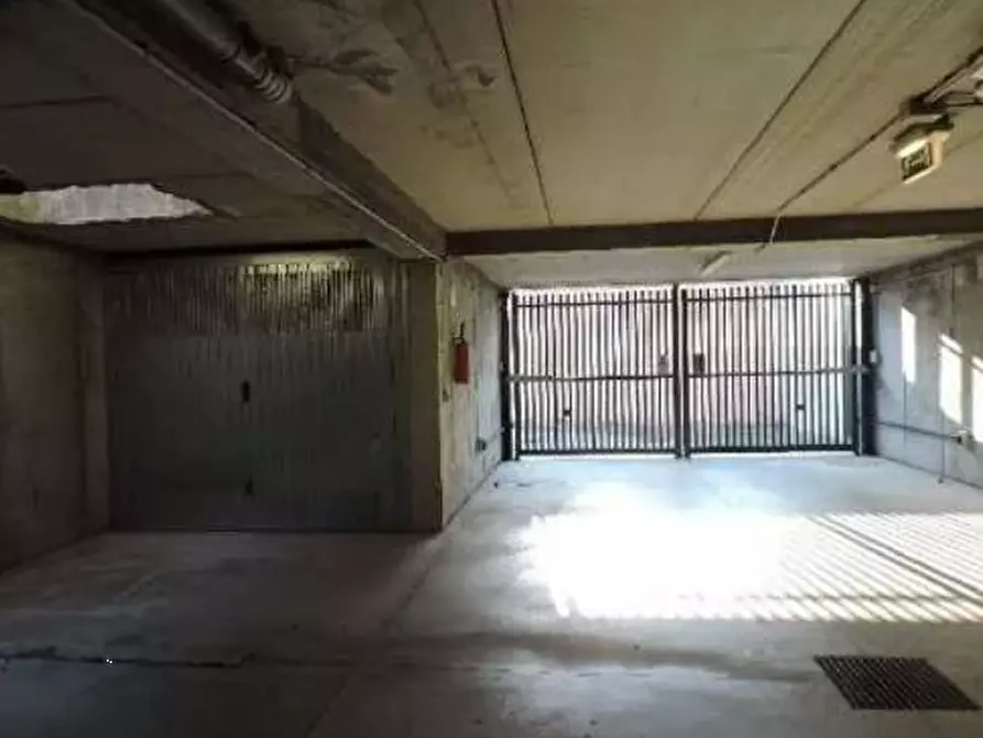 Immagine 2 di Garage in vendita  in Piazza A. De Gasperi a San Giovanni Lupatoto