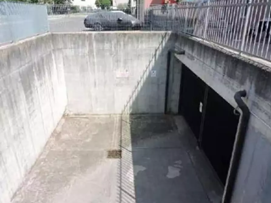 Immagine 3 di Garage in vendita  in Piazza A. De Gasperi a San Giovanni Lupatoto