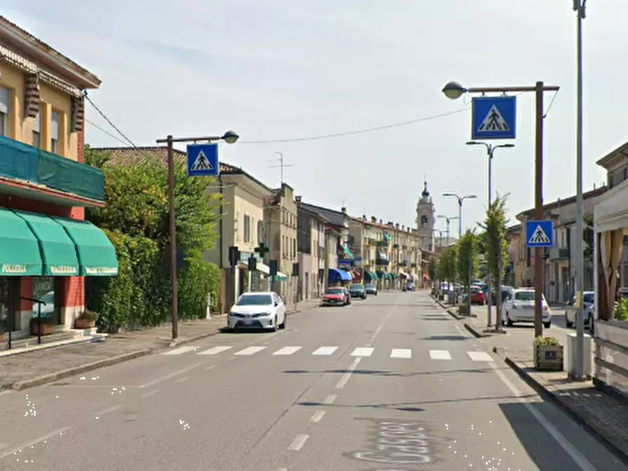 Immagine 5 di Garage in vendita  in Piazza A. De Gasperi a San Giovanni Lupatoto