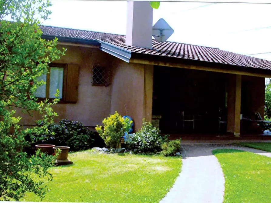 Immagine 2 di Villa in vendita  in Via Nuova Fratte a Azzano Decimo