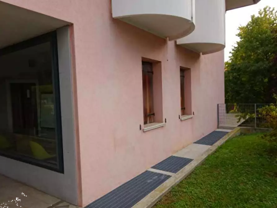 Immagine 6 di Negozio in vendita  in viale G. D'Annunzio a Roveredo In Piano