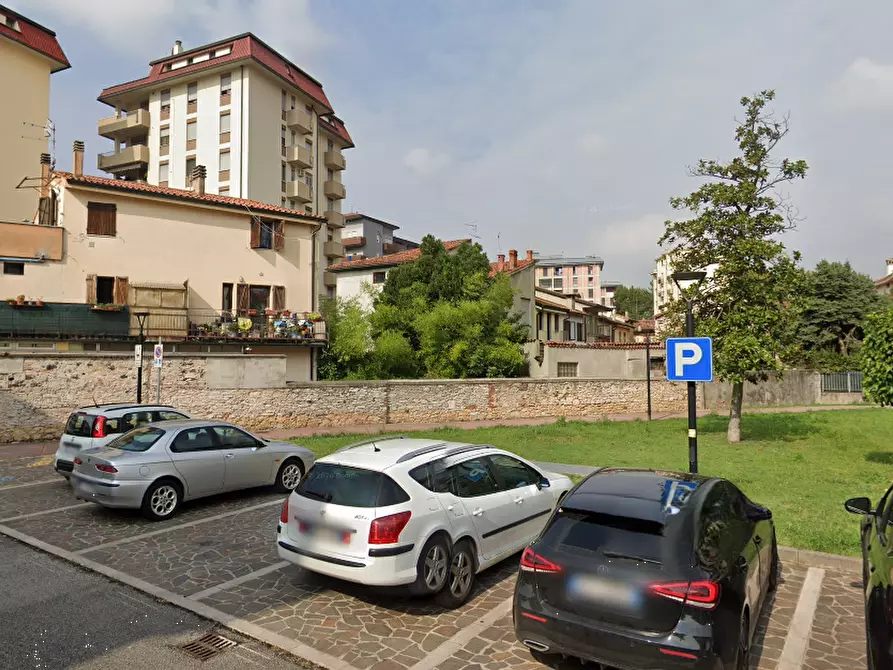 Immagine 12 di Appartamento in vendita  in Via Camillo Cavour  a Arzignano