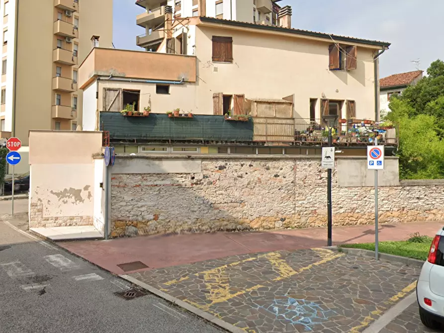Immagine 19 di Appartamento in vendita  in Via Camillo Cavour  a Arzignano