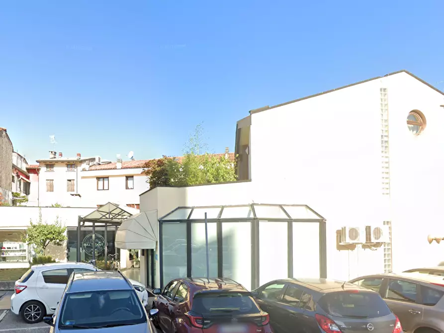 Immagine 3 di Negozio in vendita  in Viale Giuseppe Garibaldi  a Arzignano