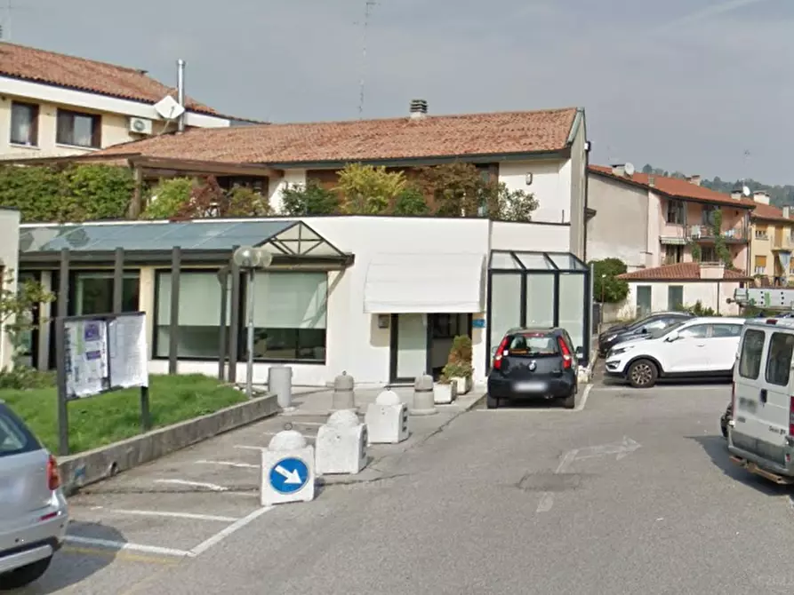 Immagine 4 di Negozio in vendita  in Viale Giuseppe Garibaldi  a Arzignano