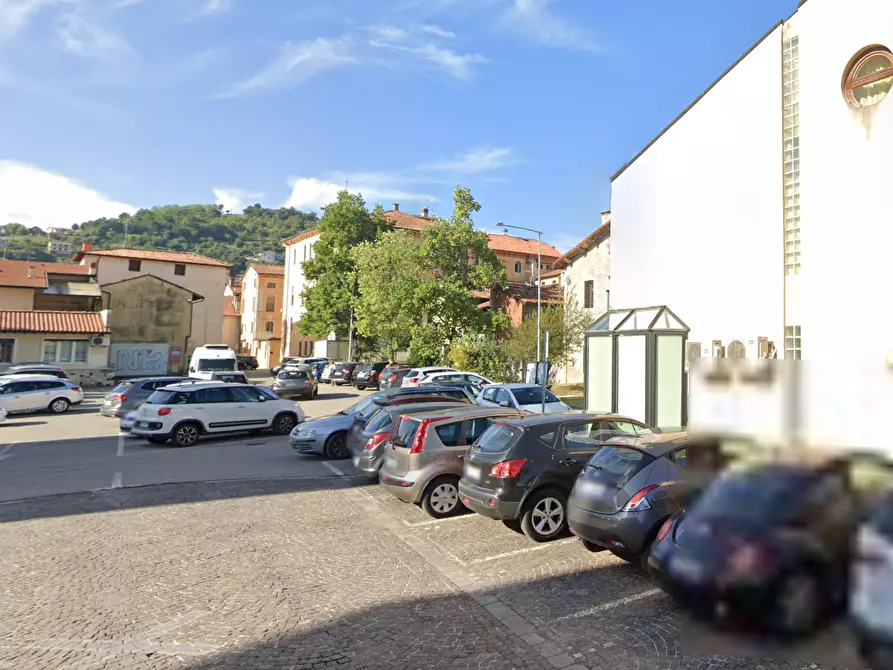 Immagine 8 di Negozio in vendita  in Viale Giuseppe Garibaldi  a Arzignano