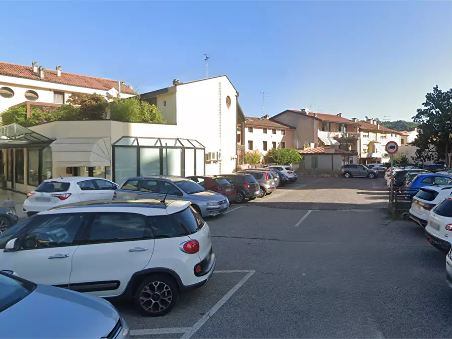 Immagine 10 di Negozio in vendita  in Viale Giuseppe Garibaldi  a Arzignano