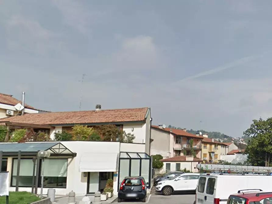 Immagine 15 di Negozio in vendita  in Viale Giuseppe Garibaldi  a Arzignano