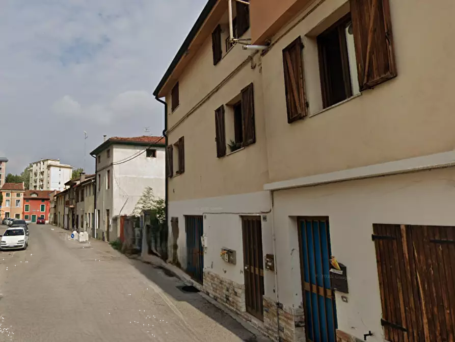 Immagine 12 di Appartamento in vendita  in via Camillo Benso a Arzignano