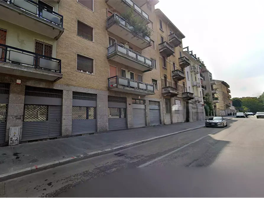 Immagine 2 di Negozio in vendita  in Via Neera a Milano