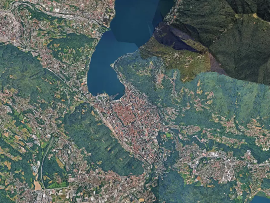 Immagine 8 di Appartamento in vendita  in Via dei Partigiani a Como
