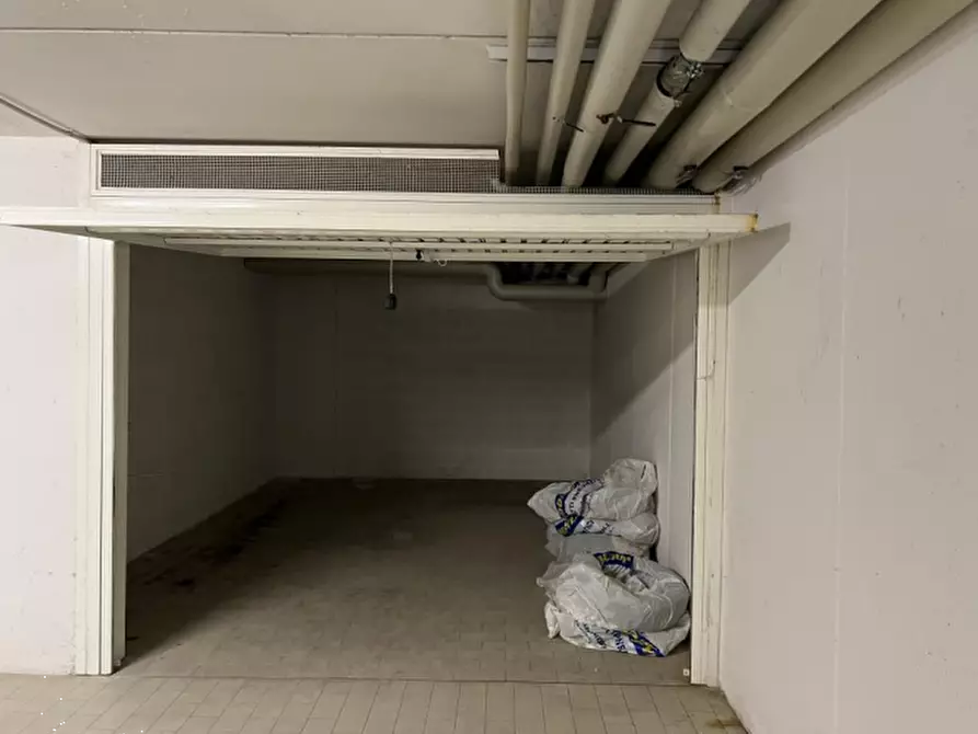 Immagine 5 di Garage in vendita  in Via Giuseppe Mazzini a Bazzano
