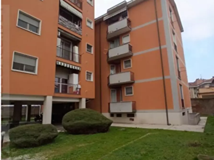 Immagine 3 di Appartamento in vendita  in Via Canonica a Abbiategrasso
