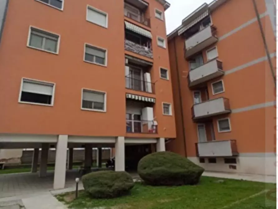Immagine 4 di Appartamento in vendita  in Via Canonica a Abbiategrasso