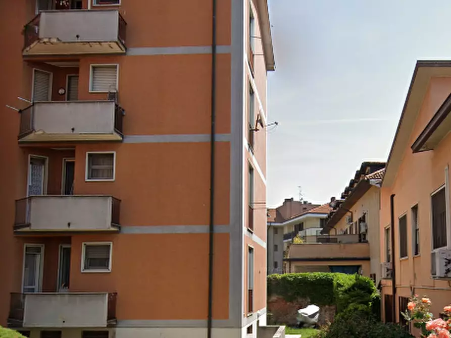 Immagine 11 di Appartamento in vendita  in Via Canonica a Abbiategrasso