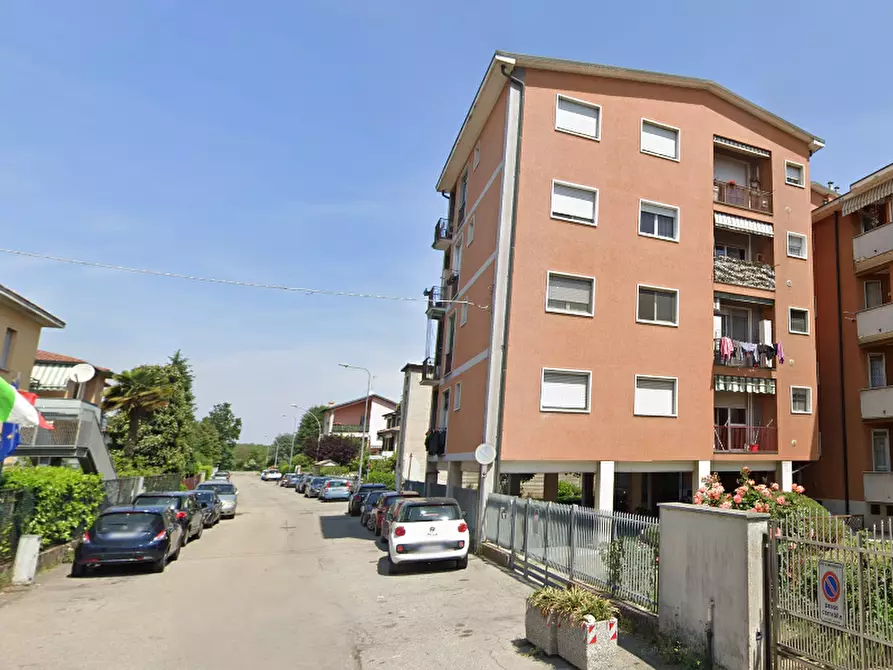 Immagine 14 di Appartamento in vendita  in Via Canonica a Abbiategrasso
