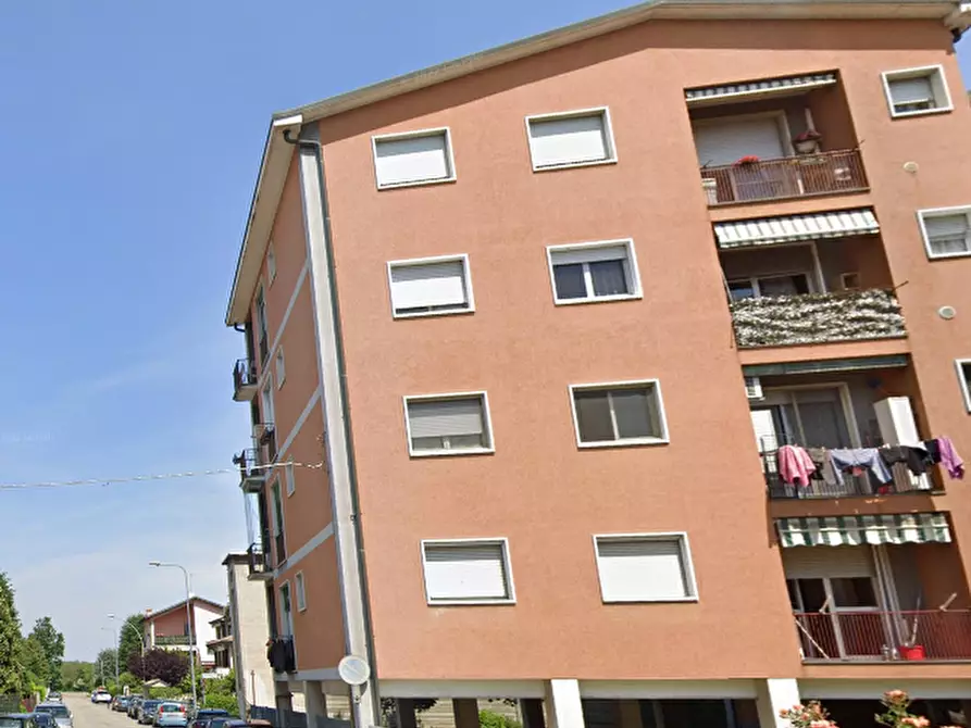 Immagine 15 di Appartamento in vendita  in Via Canonica a Abbiategrasso