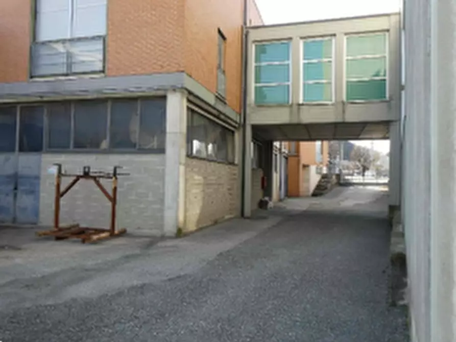 Immagine 4 di Capannone industriale in vendita  in Via Leonardo Vassena a Valmadrera