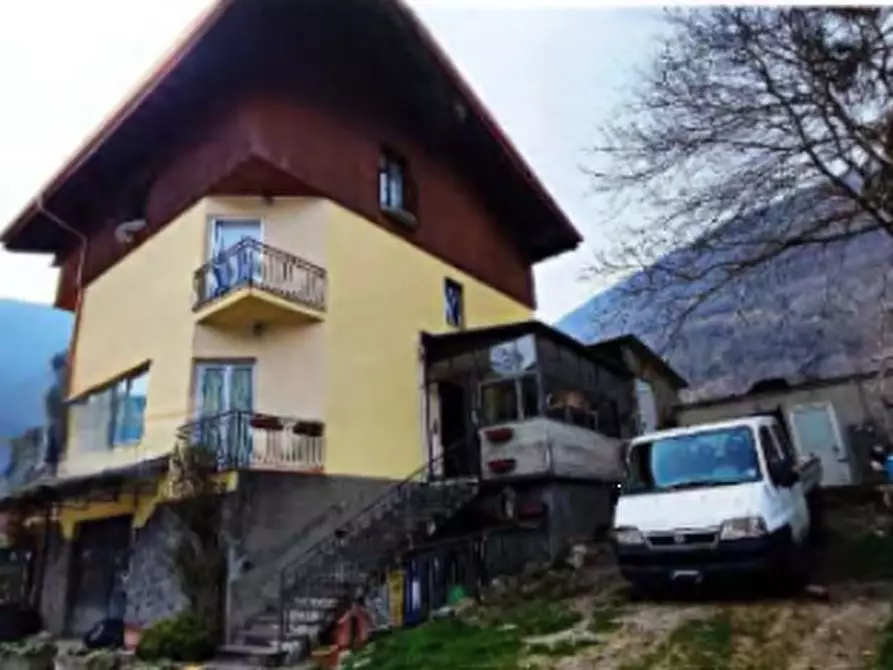 Immagine 3 di Stabile in vendita  in via Forno Allione a Malonno