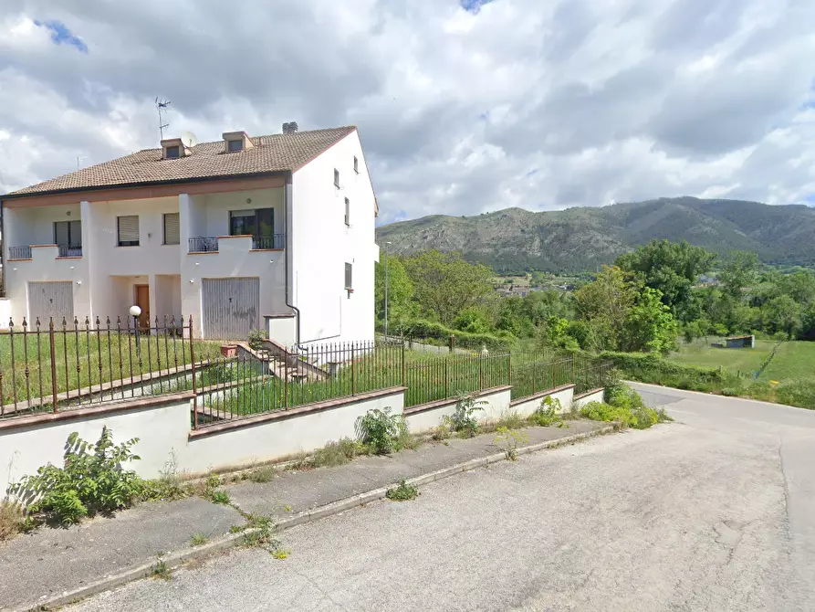 Immagine 3 di Villa in vendita  in Via Civita tomassa a L'aquila