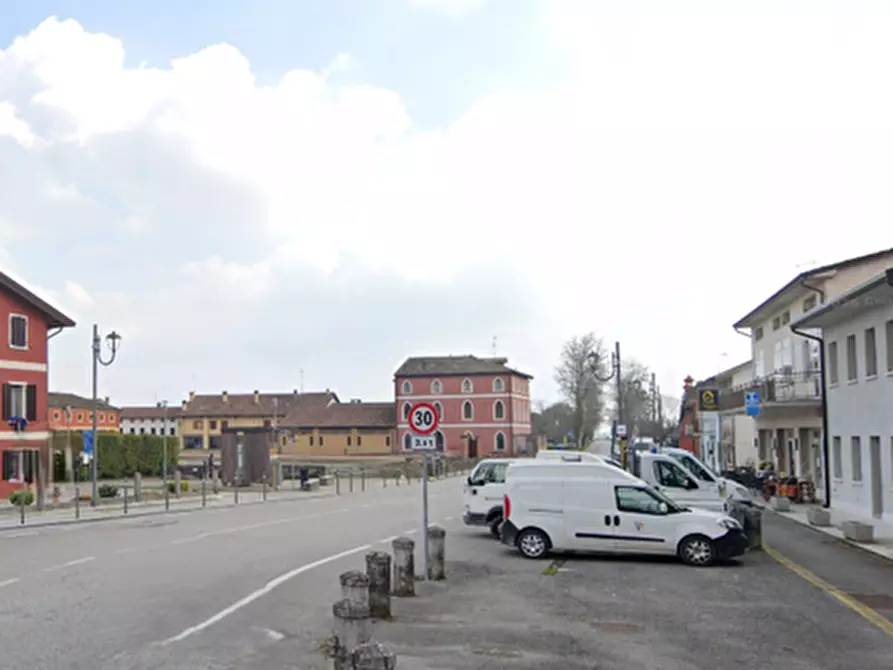 Immagine 34 di Negozio in vendita  in Via Nicolò Bettoni a Fossalta Di Portogruaro