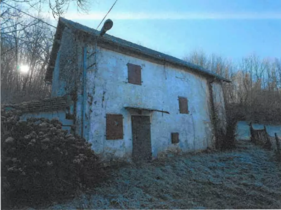 Immagine 2 di Rustico / casale in vendita  in Via Marcador a Borgo Valbelluna
