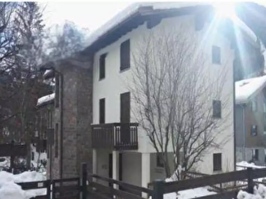Immagine 2 di Appartamento in vendita  in Via F.lli Calvi a Ponte Di Legno