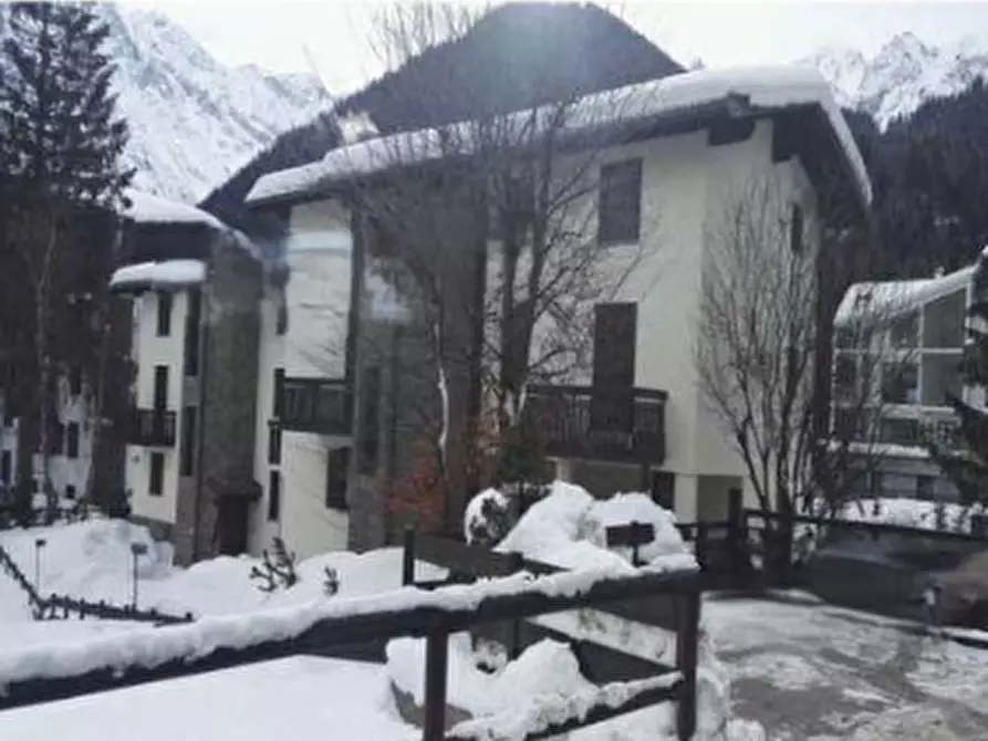 Immagine 3 di Appartamento in vendita  in Via F.lli Calvi a Ponte Di Legno