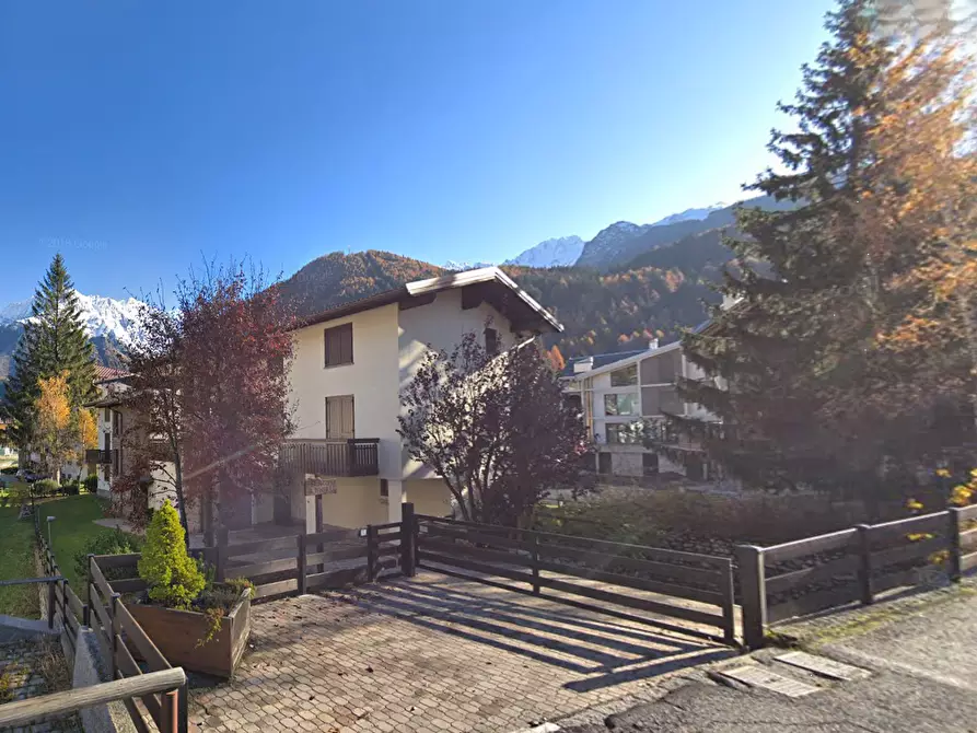 Immagine 5 di Appartamento in vendita  in Via F.lli Calvi a Ponte Di Legno