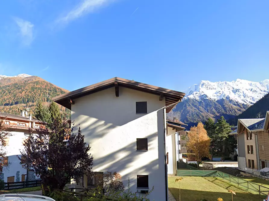 Immagine 8 di Appartamento in vendita  in Via F.lli Calvi a Ponte Di Legno