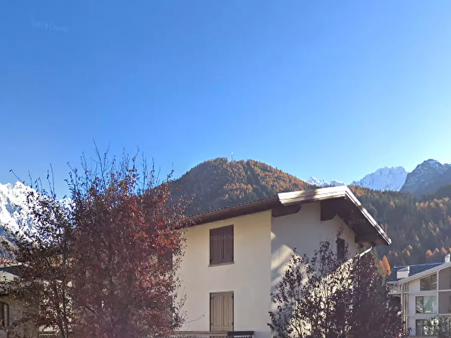 Immagine 11 di Appartamento in vendita  in Via F.lli Calvi a Ponte Di Legno