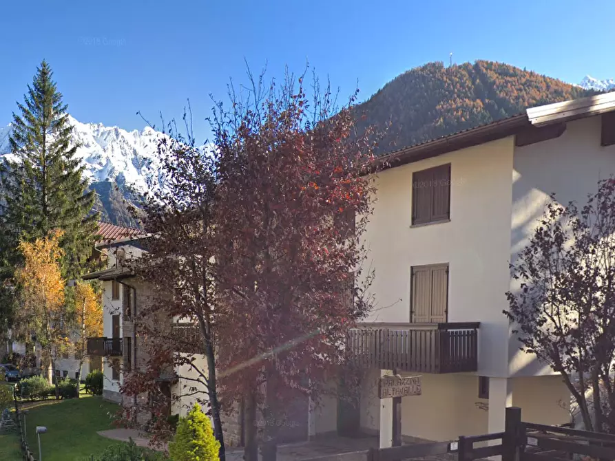 Immagine 15 di Appartamento in vendita  in Via F.lli Calvi a Ponte Di Legno