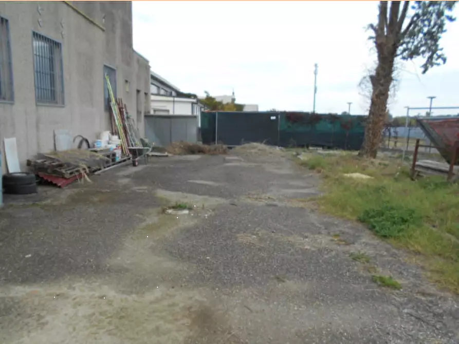 Immagine 3 di Laboratorio in vendita  in via Piave a Ozzano Dell'emilia