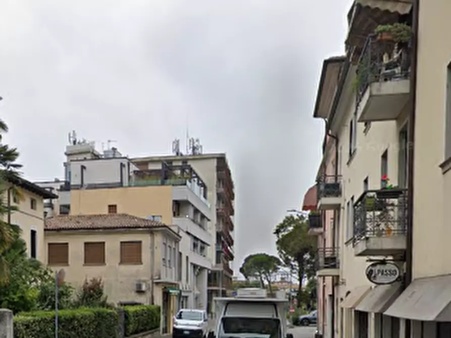 Immagine 4 di Negozio in vendita  in  Via Francesco Fenzi a Conegliano