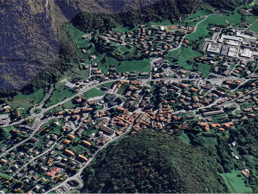 Immagine 10 di Appartamento in vendita  in Via Dante Alighieri a Ballabio