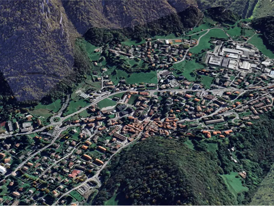 Immagine 11 di Appartamento in vendita  in Via Dante Alighieri a Ballabio