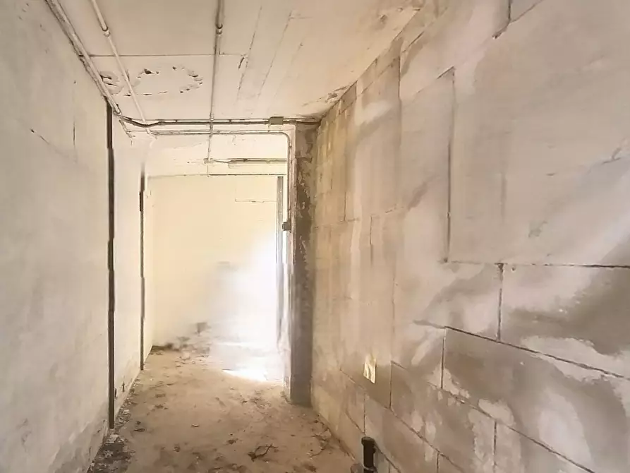 Immagine 14 di Magazzino in vendita  in Via Molini a Lonato del Garda