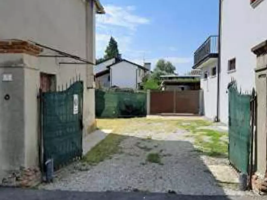 Immagine 11 di Rustico / casale in vendita  in Via Zero Branco a Mogliano Veneto