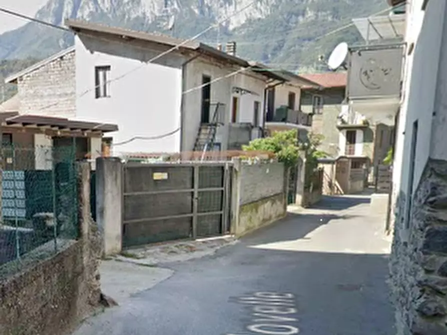 Immagine 9 di Appartamento in vendita  in Piazza Dante a Esine