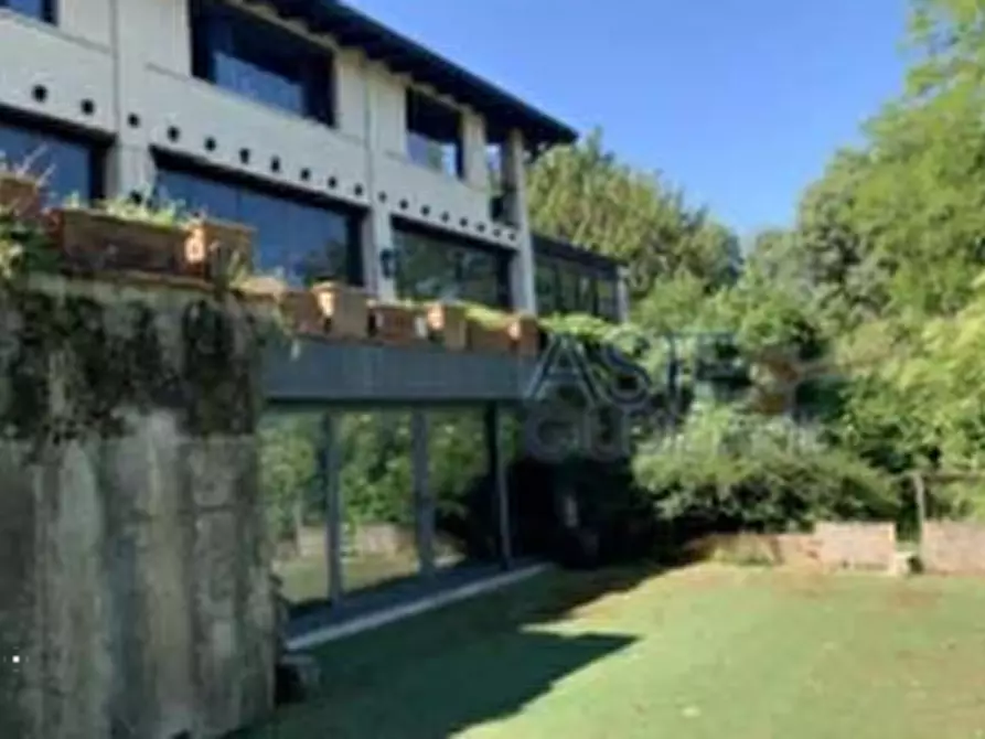 Immagine 9 di Villa in vendita  in Via Roma a Desenzano Del Garda