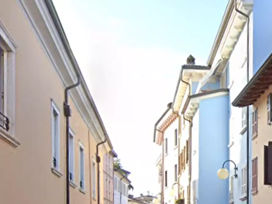 Immagine 10 di Villa in vendita  in Via Roma a Desenzano Del Garda